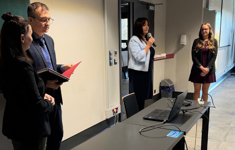 wręczenie medalu K. Pietrzak