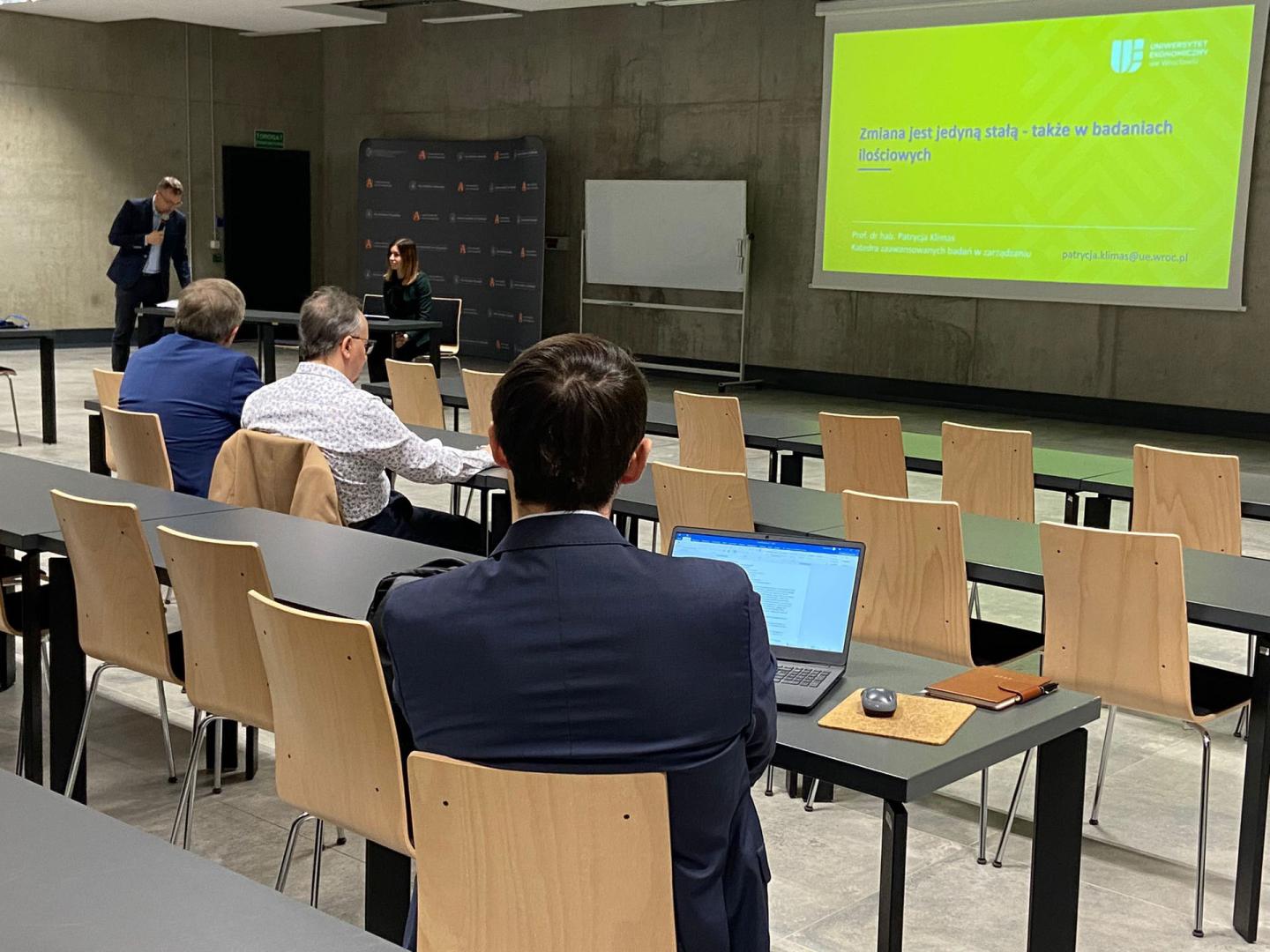 Zdjęcie uczestników seminarium Wydziału Inżynierii Zarządzania w dniu 19 maja 2025 roku.