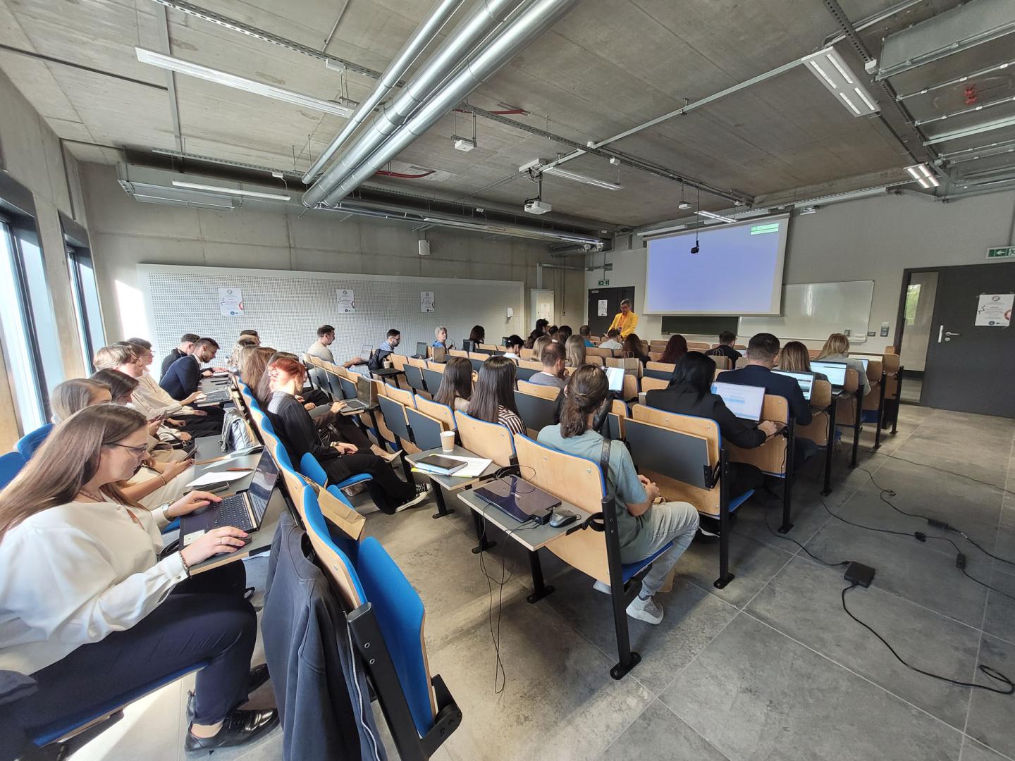 Zdjęcie uczestników sesji specjalnej zorganizowanej w ramach projektu BAS4SC