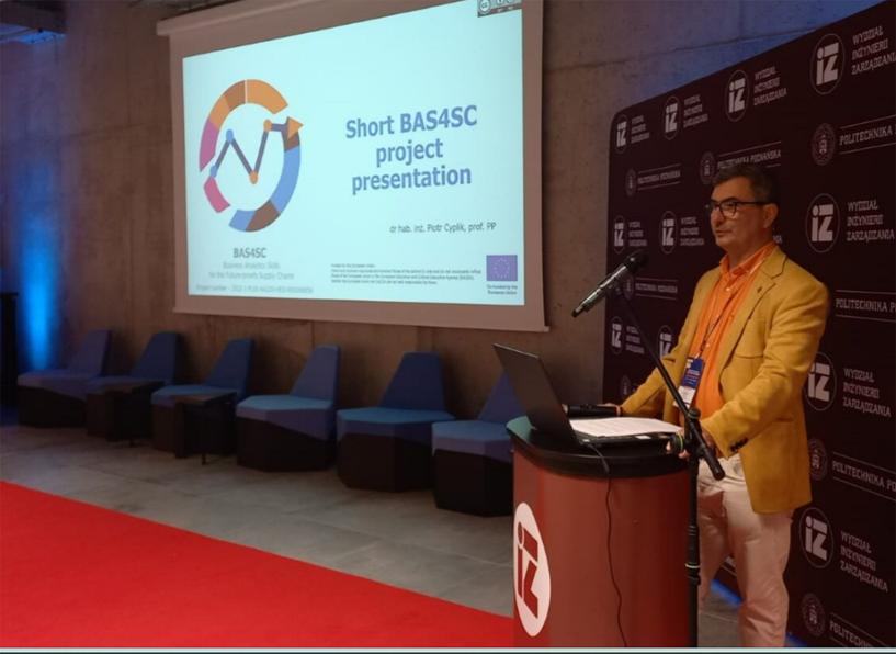 Zdjęcie z gali wręczania nagród onkursu BAS4SC – Business Analytics Skills for the Future-Proof Supply Chains