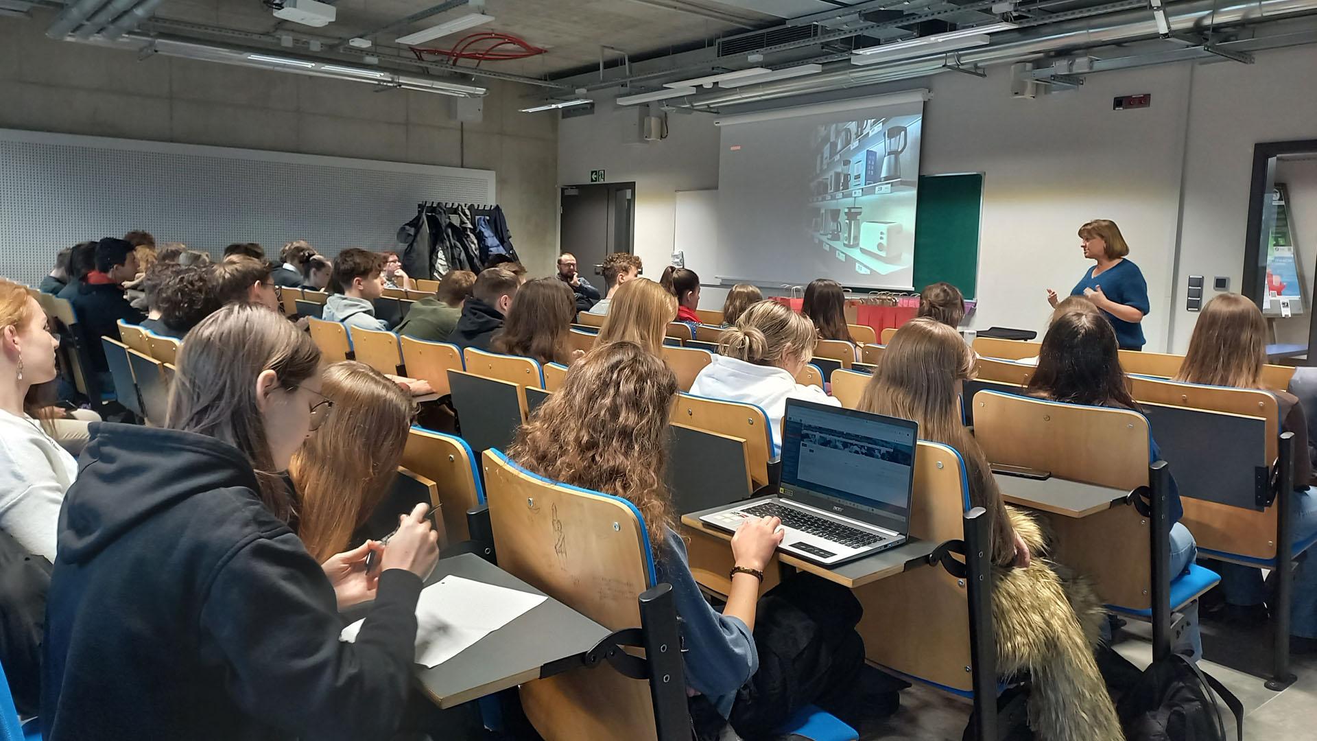 Zdjęcie uczestników wykładu "WIZ-BIZ-LOG DAY – Analityka biznesowa i projekt BAS4SC"