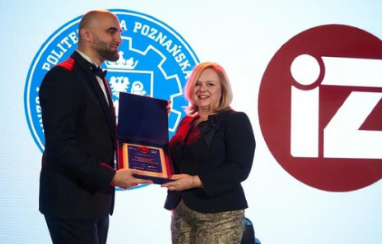 Dziekan WIZ odbiera nagrodę Symbol synergii nauki i biznesu