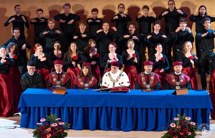 Zdjęcie Rektora i Prorektorów podczas inauguracji roku akademickiego