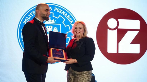 Dziekan WIZ odbiera nagrodę Symbol synergii nauki i biznesu