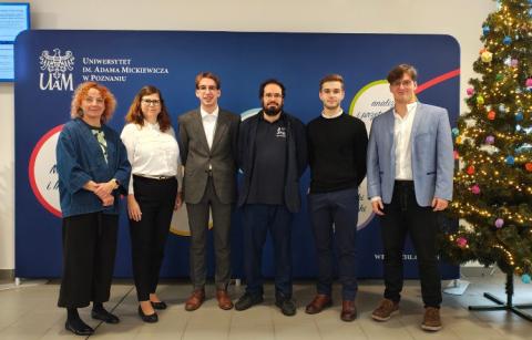 Uczestnicy programu Mind Challenge z dr inż. Patrycją Hoffą-Dąbrowską i Prodziekan dr inż. Joanną Oleśków-Szłapką