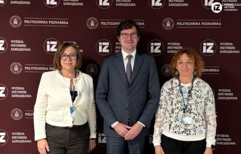 Matthias de Moor z prodziekan dr inż. Joanną Oleśków-Szłapką oraz z dr Oksaną Erdeli
