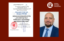 Kafelek z lewej strony legitymacja medalu „Za zasługi dla Wydziału Inżynierii Mechanicznej”, z prawej zdjęcie doktora habilitowanego inżynieria Macieja Sydora