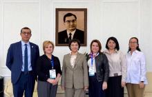Zdjęcie uczestników spotkania z Rektor Uniwersytetu Technicznego w Karagandzie im. Abylkasa Saginowa prof. Saule S. Sagintayeva
