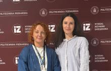 Zdjęcie wspólne prodziekan Wydziału Inżynierii Zarządzania Joanny Oleśków-Szłapki z panią dr Kateryną Kopishynską z Wydziału Zarządzania i Marketingu Narodowego Uniwersytetu Technicznego Ukrainy