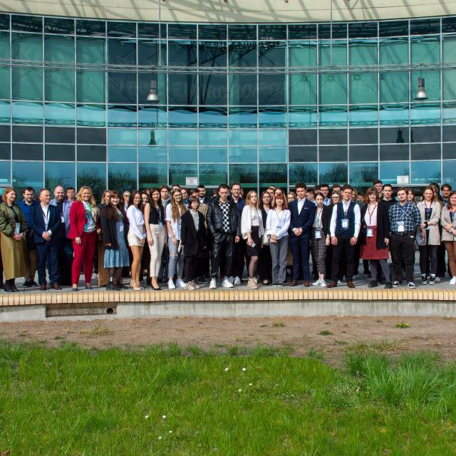 Zdjęcie grupowe wykonane podczas 11. Forum Logistycznego w dniach 13 - 14 kwietnia 2023 r.