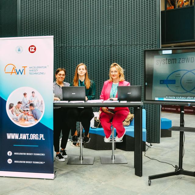 Zdjęcie wykonane podczas 3 edycji Festiwalu Praktyk, Staży i Prac Dyplomowych na Wydziale Inżynierii Zarządzania w dniu 18 kwietnia 2023 r.