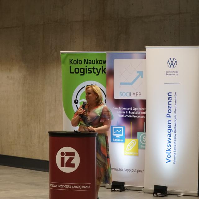 pani dziekan przemawia