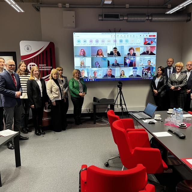 Zdjęcie wspólne uczestników polsko - ukraińskiego seminarium naukowego 