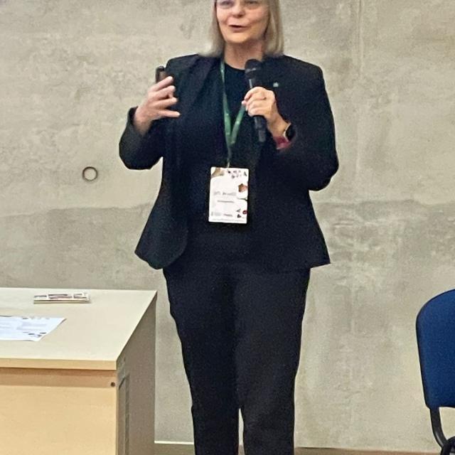 Zdjęcie dr hab. inż. Ewy Więcek-Janka podczas panelu ekspertów.