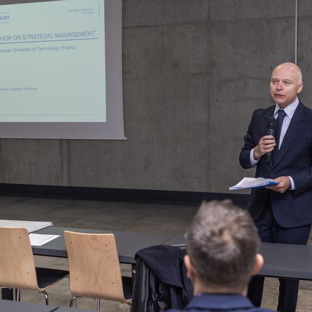Zdjęcie uczestników międzynarodowych warsztatów zarządzania strategicznego