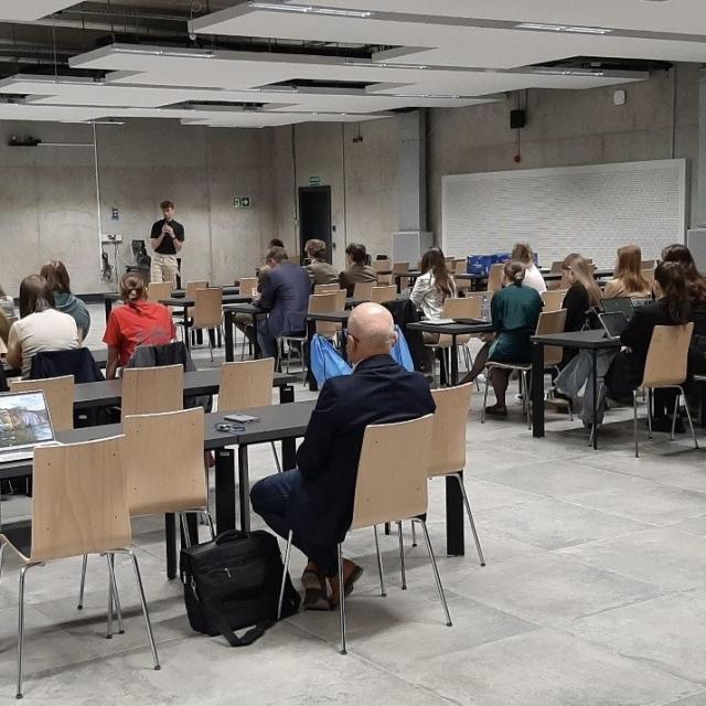 Zdjęcie uczestników 5. Akademickiego Forum Bezpieczeństwa podczas wykładu