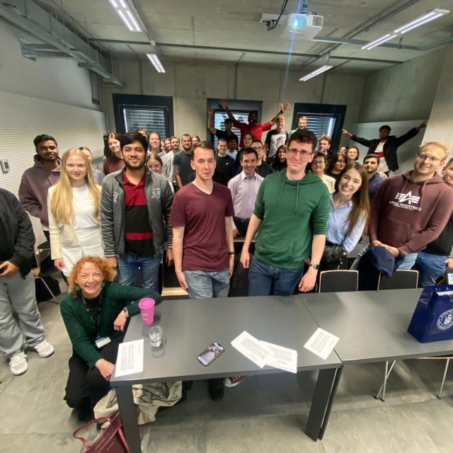 Zdjęcie grupowe uczestników wykładu profesora Jeffersona Noёla