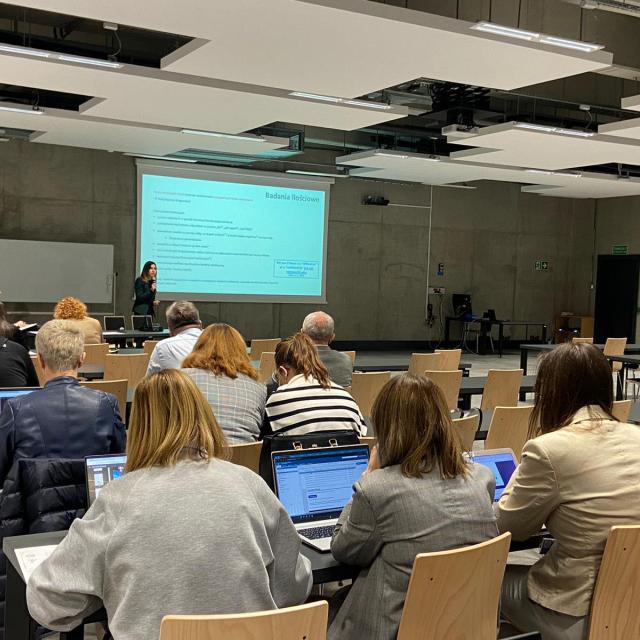 Zdjęcie uczestników seminarium Wydziału Inżynierii Zarządzania w dniu 19 maja 2025 roku.