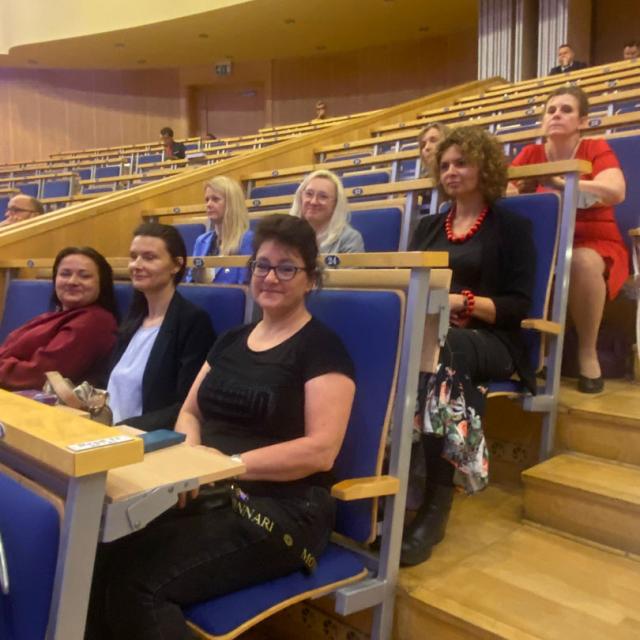 Zdjęcie uczestników dnia nauki w auli Centrum Wykładowego Politechniki Poznańskiej