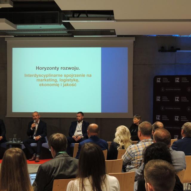 Zdjęcie z rozpoczęcia konferencji w Auli budynku WAWIZ