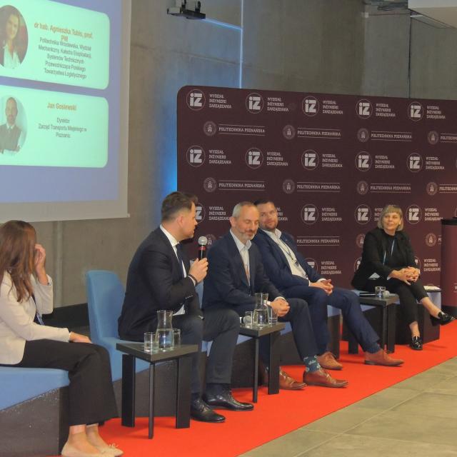 Zdjęcie z rozpoczęcia konferencji w Auli budynku WAWIZ