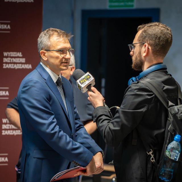 Zdjęcie z gali konferencji 70 lat nauk o zarządzaniu na Politechnice Poznańskiej