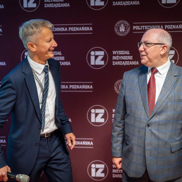Zdjęcie z gali konferencji 70 lat nauk o zarządzaniu na Politechnice Poznańskiej