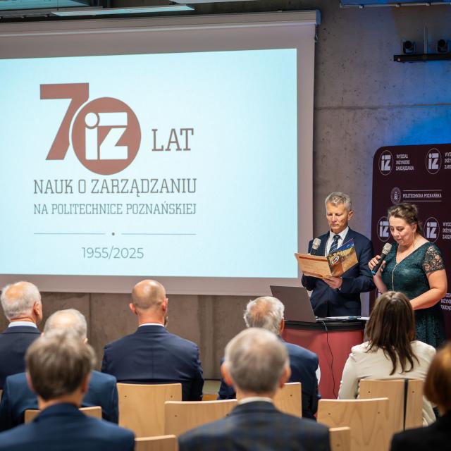 Zdjęcie z gali konferencji 70 lat nauk o zarządzaniu na Politechnice Poznańskiej