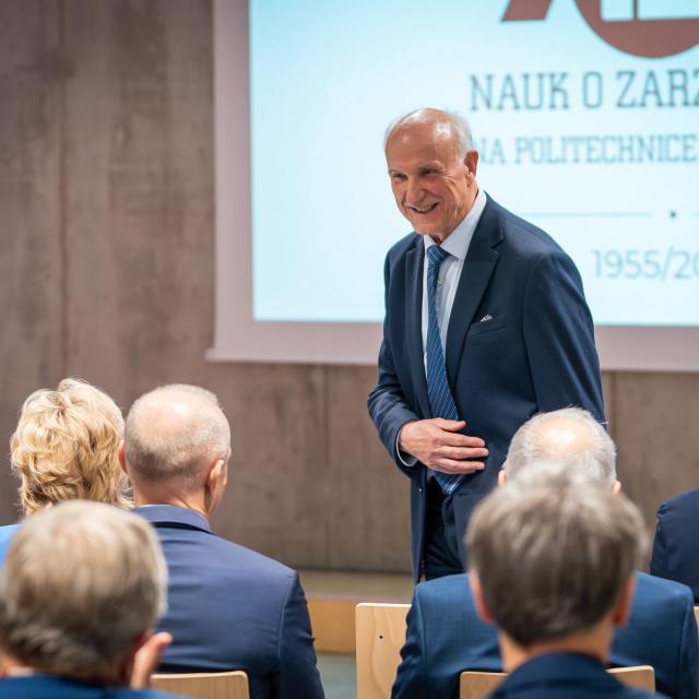 Zdjęcie z gali konferencji 70 lat nauk o zarządzaniu na Politechnice Poznańskiej