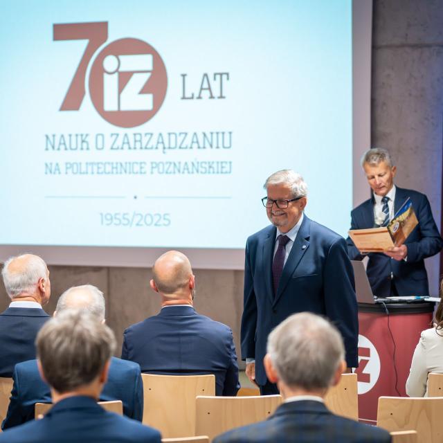 Zdjęcie z gali konferencji 70 lat nauk o zarządzaniu na Politechnice Poznańskiej