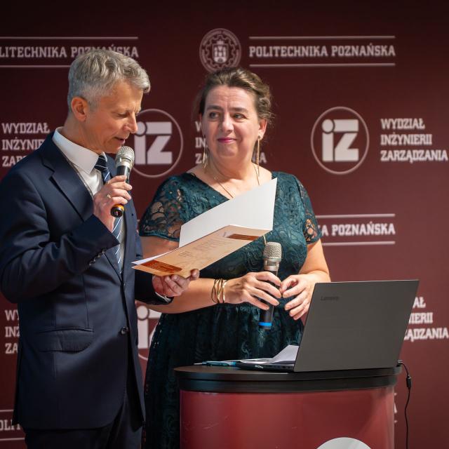 Zdjęcie z gali konferencji 70 lat nauk o zarządzaniu na Politechnice Poznańskiej