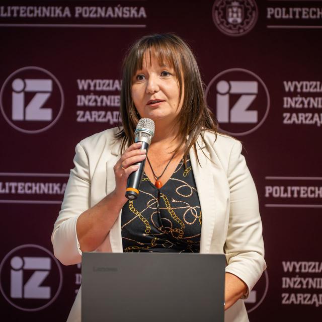 Zdjęcie z gali konferencji 70 lat nauk o zarządzaniu na Politechnice Poznańskiej