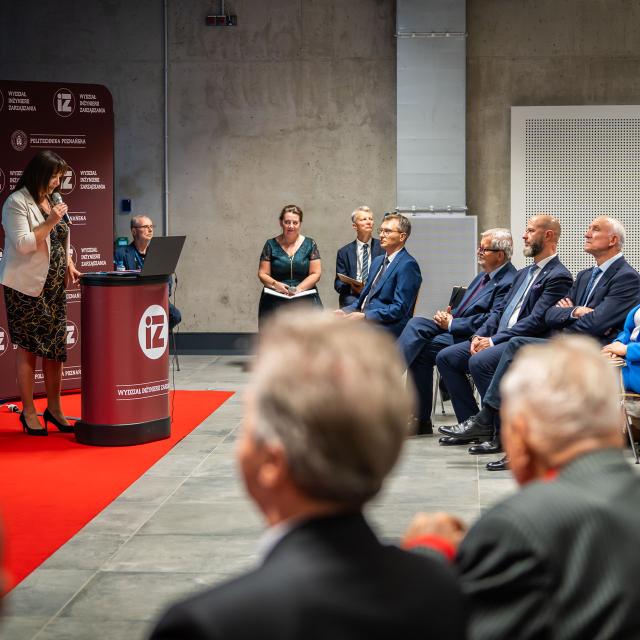 Zdjęcie z gali konferencji 70 lat nauk o zarządzaniu na Politechnice Poznańskiej