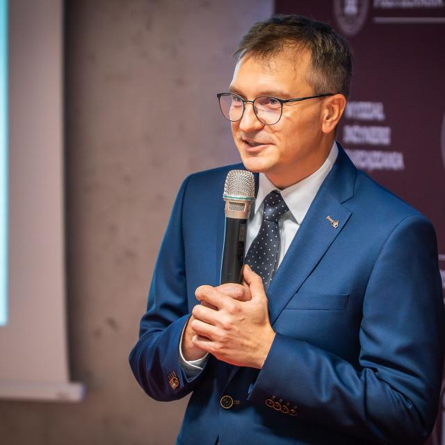Zdjęcie z gali konferencji 70 lat nauk o zarządzaniu na Politechnice Poznańskiej
