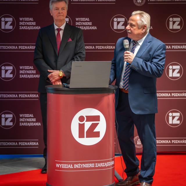 Zdjęcie z gali konferencji 70 lat nauk o zarządzaniu na Politechnice Poznańskiej