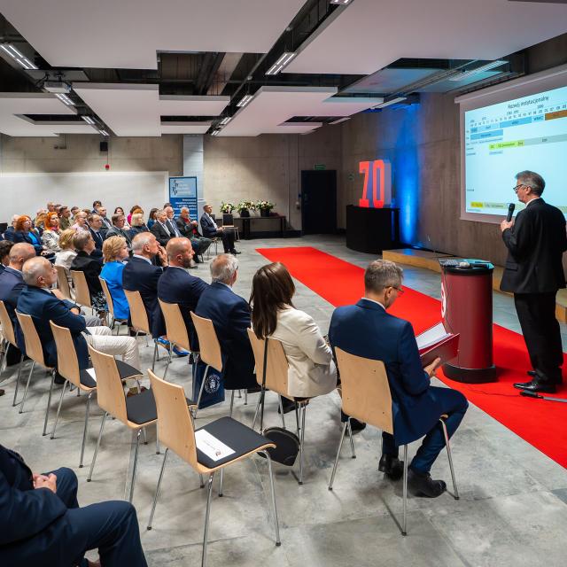Zdjęcie z gali konferencji 70 lat nauk o zarządzaniu na Politechnice Poznańskiej