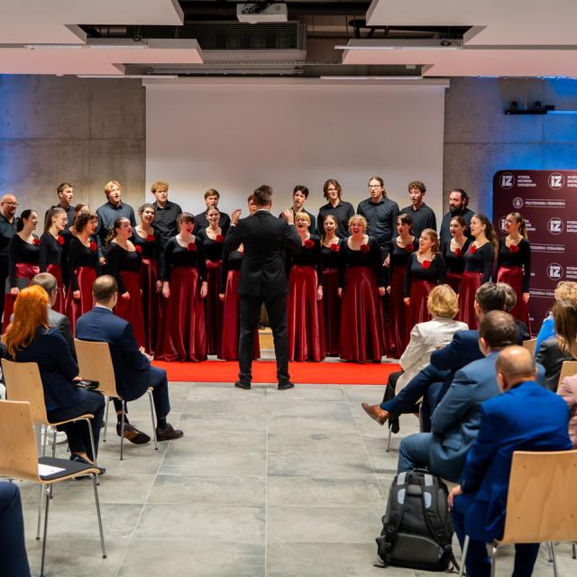 Zdjęcie z gali konferencji 70 lat nauk o zarządzaniu na Politechnice Poznańskiej