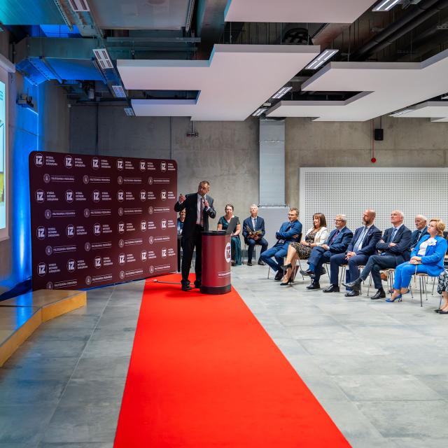 Zdjęcie z gali konferencji 70 lat nauk o zarządzaniu na Politechnice Poznańskiej