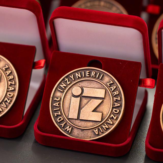 Zdjęcie z gali konferencji 70 lat nauk o zarządzaniu na Politechnice Poznańskiej