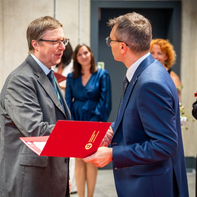 Zdjęcie z gali konferencji 70 lat nauk o zarządzaniu na Politechnice Poznańskiej