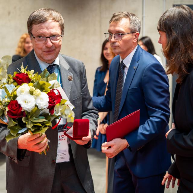 Zdjęcie z gali konferencji 70 lat nauk o zarządzaniu na Politechnice Poznańskiej