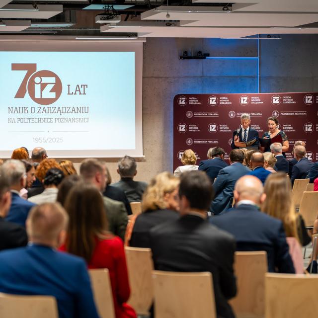 Zdjęcie z gali konferencji 70 lat nauk o zarządzaniu na Politechnice Poznańskiej