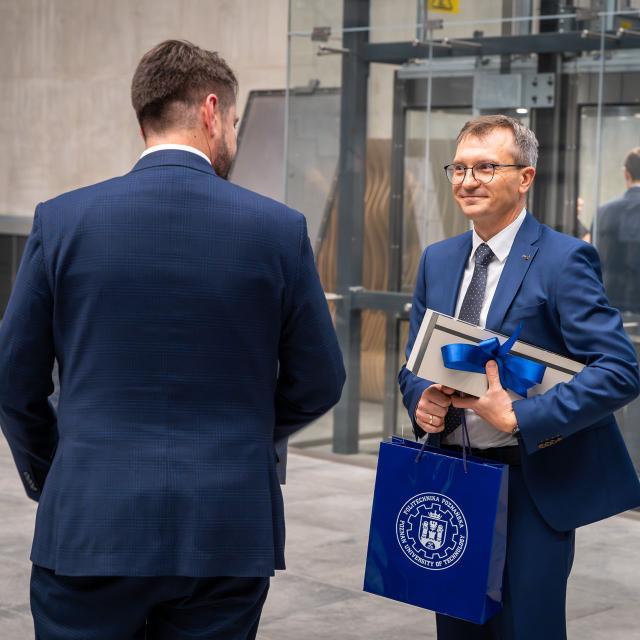 Zdjęcie z gali konferencji 70 lat nauk o zarządzaniu na Politechnice Poznańskiej