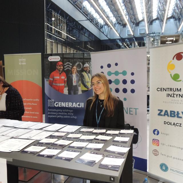 Zdjęcie z punktu rejestracyjnego konferencji