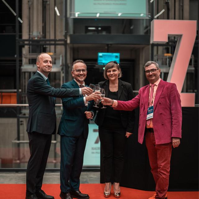 Zdjęcie z gali konferencji 70 lat nauk o zarządzaniu na Politechnice Poznańskiej