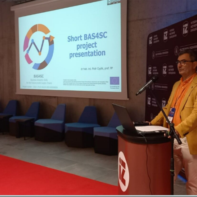 Zdjęcie z gali wręczania nagród onkursu BAS4SC – Business Analytics Skills for the Future-Proof Supply Chains