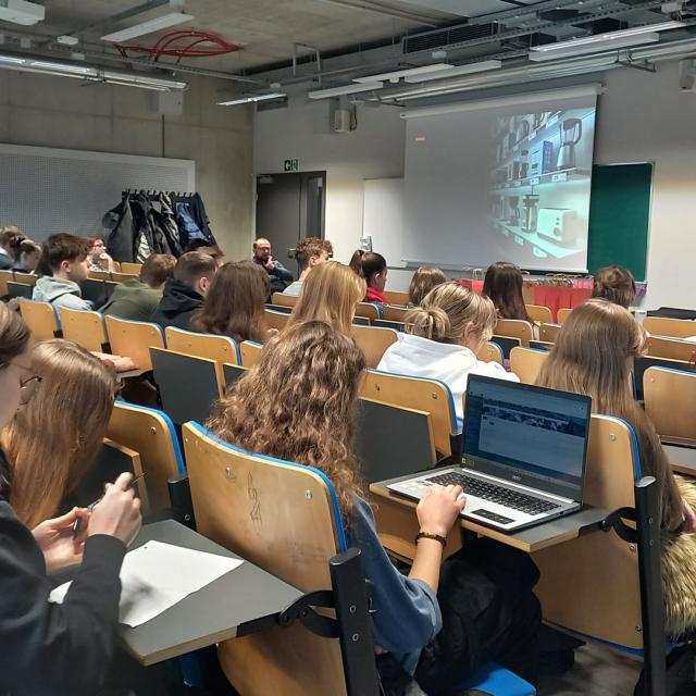 Zdjęcie uczestników wykładu "WIZ-BIZ-LOG DAY – Analityka biznesowa i projekt BAS4SC"