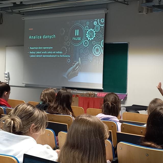 Zdjęcie uczestników wykładu "WIZ-BIZ-LOG DAY – Analityka biznesowa i projekt BAS4SC"