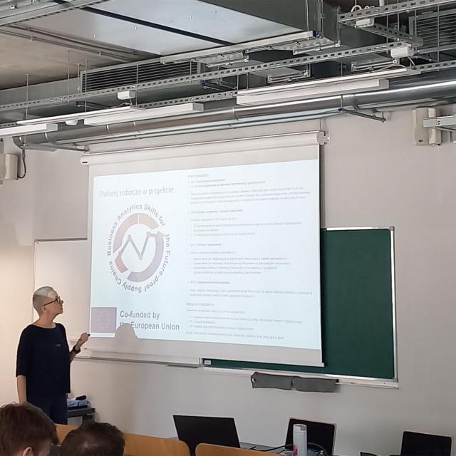 Zdjęcie uczestników wykładu "WIZ-BIZ-LOG DAY – Analityka biznesowa i projekt BAS4SC"