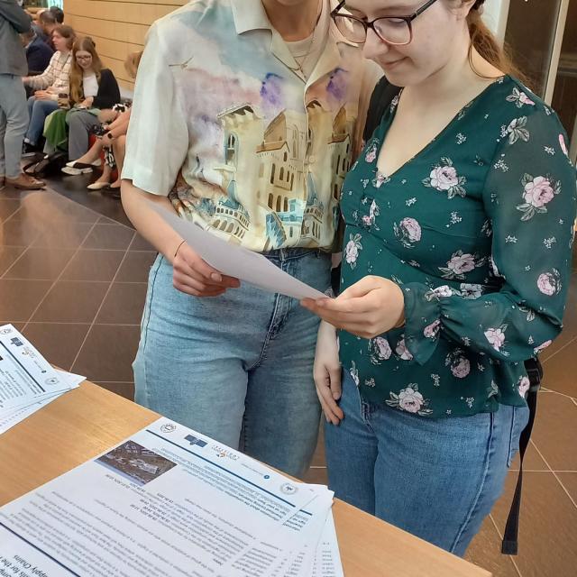 Zdjęcie gości dnia nauki politechniki poznańskiej przy stoisku projektu BAS4SC